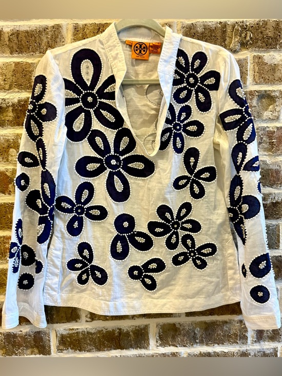 Tory Burch Tops - Tory Burch White Cotton Navy Floral Appliqué Embellished Tunic Blouse Size 4